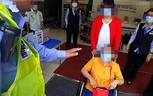 國外朋友寄快遞要先付2萬運費,老人險被騙插圖 國外朋友寄快遞要先付2萬運費,老人險被騙插圖